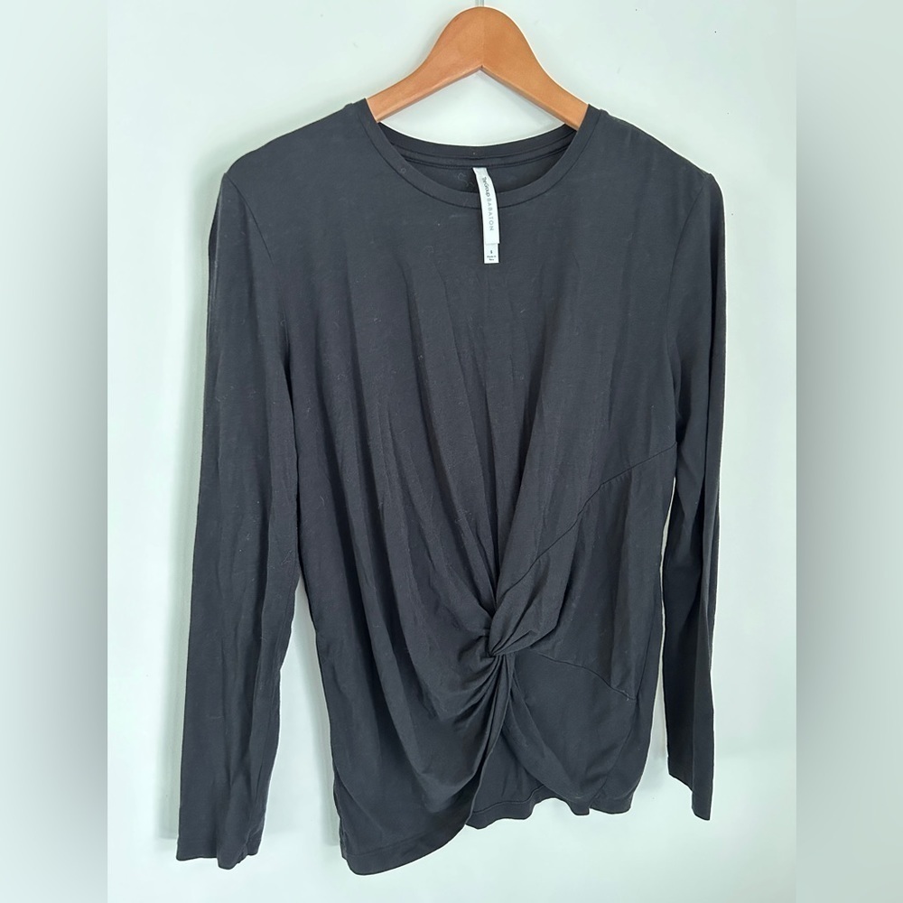 Aritzia BABATON Size Small long sleeve front twist - Picture 2 of 6